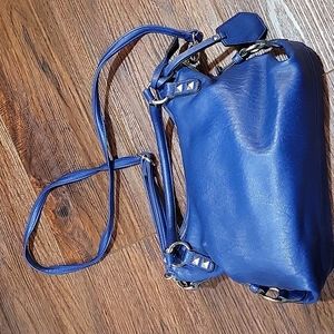 JESSICA SIMPSON blue (more navy than royal) shoulder bag or pocketbook. 3 pkts.